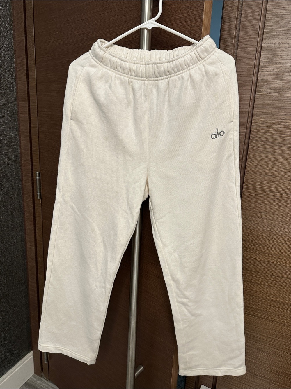 ALO Yoga Kids Cream Sweatpants - Comfortable Cozy Bottoms